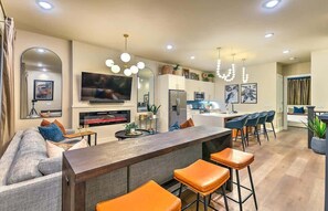Interior - Pool- Hot Tub- Bar! Rooftop Fire Pit 9 Beds (Nashville)