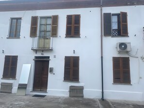 Exterior detail - Room 'Mammolo' with Private Garden and Air Conditioning (Asti)