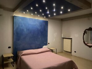 Room - Room 'Mammolo' with Private Garden and Air Conditioning (Asti)