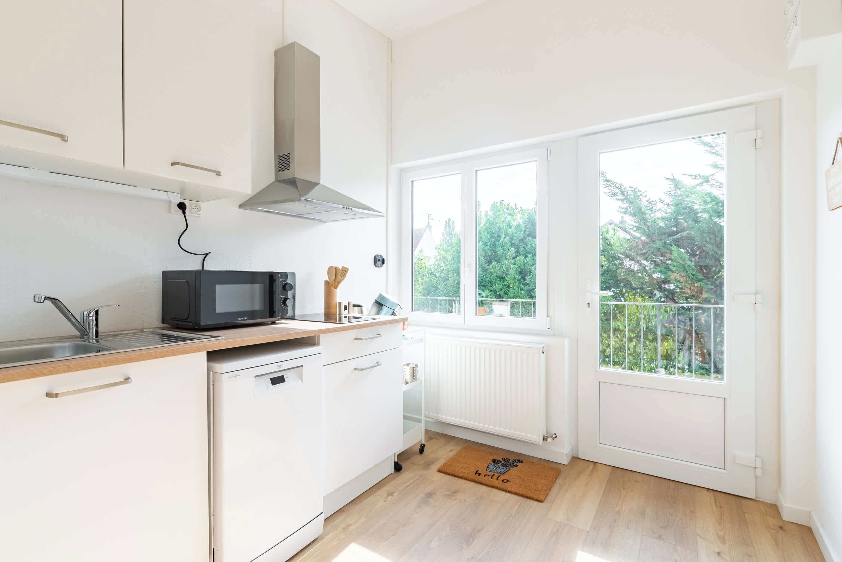 Kjøleskap, mikrobølgeovn, oppvaskmaskin og kaffetrakter/tekoker