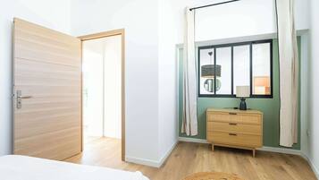 Strykejern/-brett, reiseseng for barn, wi-fi og sengetøy