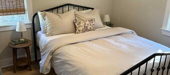 Cozy 2 Bed 1 Bath in the heart of Augusta. CLOSE TO MASTERS & National Hills!