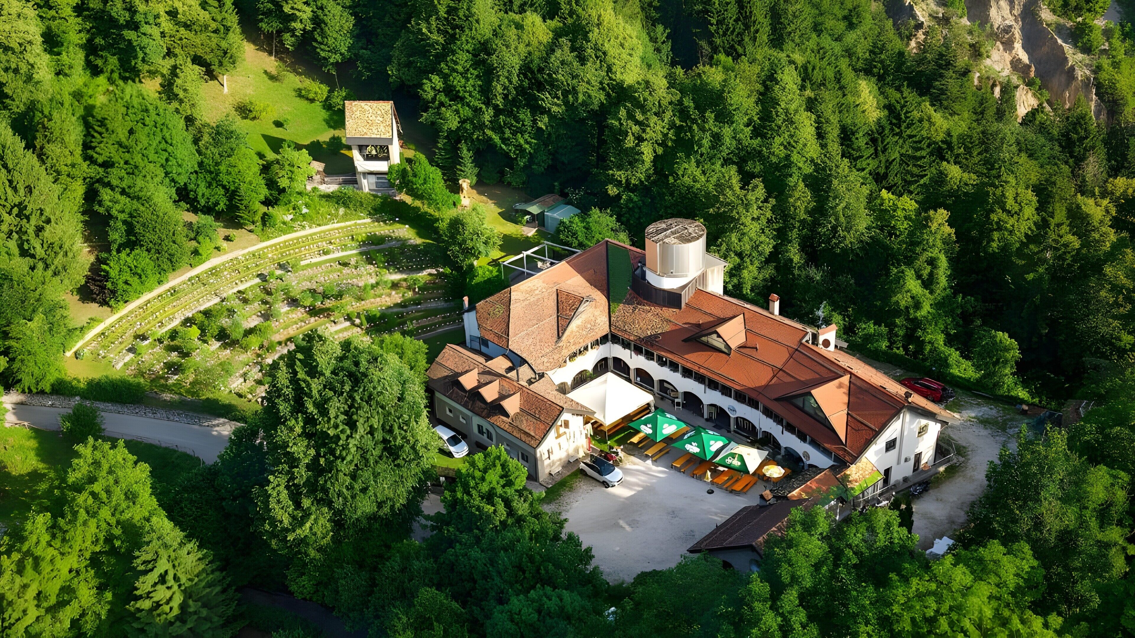 المنشأة من الخارج