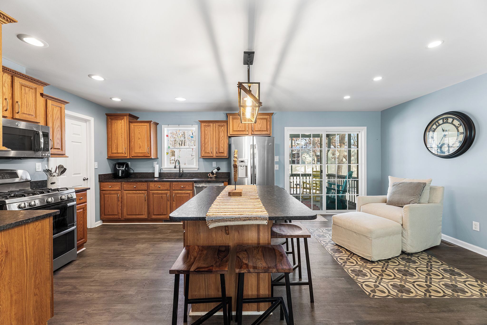 Microwave, coffee/tea maker