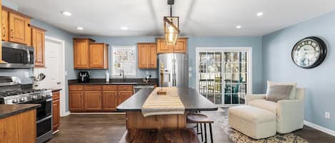 Microondas, cafetera/tetera