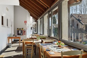 Dining - Room 'La Polse Di San Pieri Camera Doppia' with Mountain View and Wi-Fi (Zuglio)