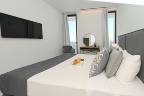 Desk, iron/ironing board, WiFi, bed sheets - City Gem | 2BR/2BA Heraklion (Heraklion)