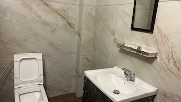 Apartment, 3 Schlafzimmer, barrierefrei, Raucher | Badezimmer
