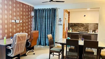 Apartment, 3 Schlafzimmer, barrierefrei, Raucher | Wohnzimmer