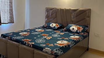 Apartment, 3 Bedrooms, Accessible, Smoking