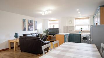 Apartment, 2 Bedrooms, Smoking | Living room