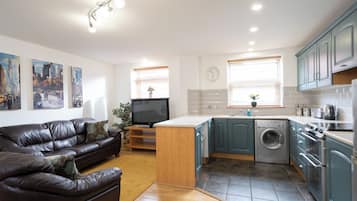 Apartment, 2 Bedrooms, Smoking | Living room