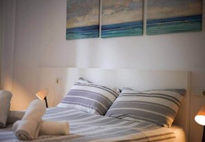Bügeleisen/Bügelbrett, Reisekinderbett, WLAN, Bettwäsche