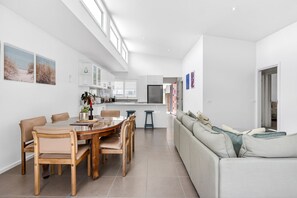 Dining - Beachside Hideaway on Puebla (Torquay)