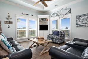 TV - Salt Proof - Popular area, close to the beach w/ easy beach access, (Crystal Beach)