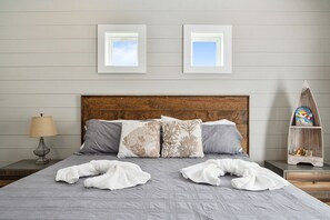 3 bedrooms, free WiFi - Salt Proof - Popular area, close to the beach w/ easy beach access, (Crystal Beach)