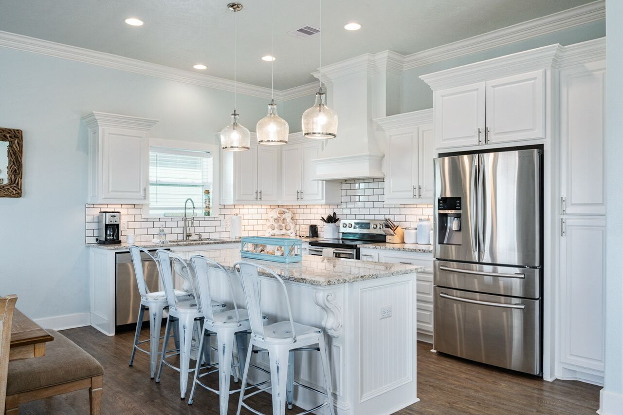 Fridge, microwave, dishwasher, coffee/tea maker