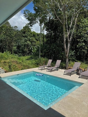 Chambre, 1 chambre, accessible aux personnes à mobilité réduite, patio | Piscine | Piscine extérieure