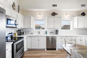 Fridge, dishwasher, coffee/tea maker, cookware/dishes/utensils - Buho Vista - Close to the beach, Gulf View, 2 bedrooms + Loft - Sleeps 12 (Crystal Beach)