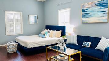 Estudio, varias camas, cocineta, vista al jardín (Surf + Strand Unit B) | 1 habitación, decoración personalizada y muebles diferentes