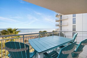 Outdoor dining - Indigo West 304 by Liquid Life (Pensacola)