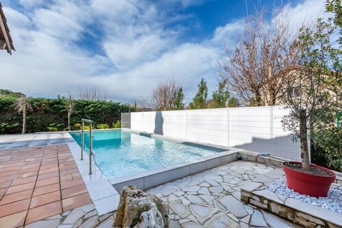 VILLA près de : Lac, Groupama Stadium, LDLC Aréna, Eurexpo, 2  Aéroports, LYON