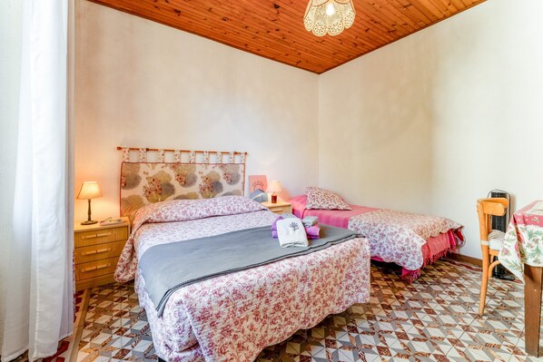 1 bedroom, WiFi, bed sheets