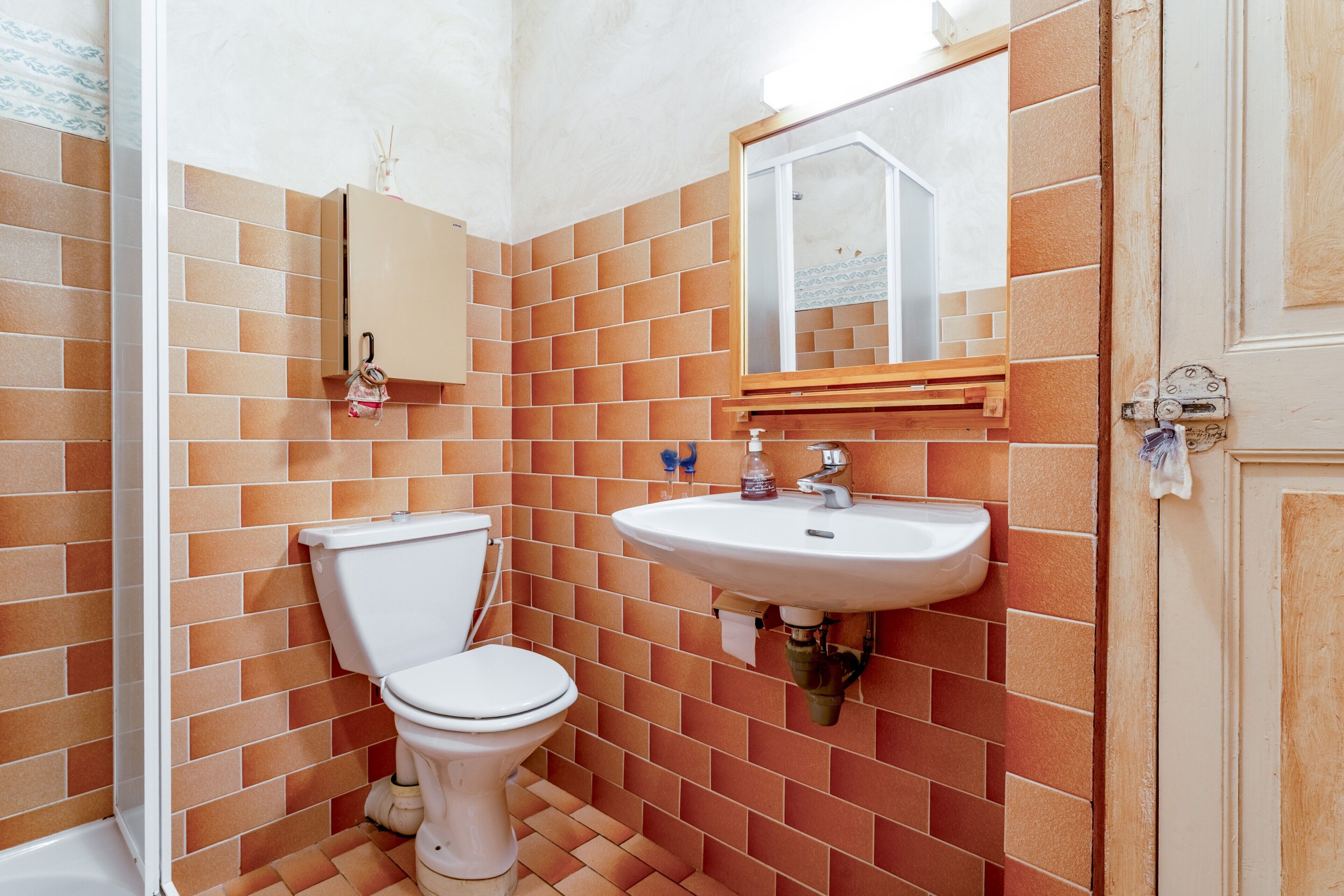 Douche, serviettes fournies