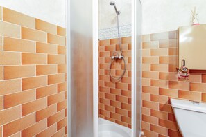 Douche, serviettes fournies