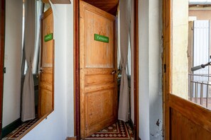 Interior - Room 'Farniente' with Shared Terrace, Shared Garden and Wi-Fi (Bédoin)