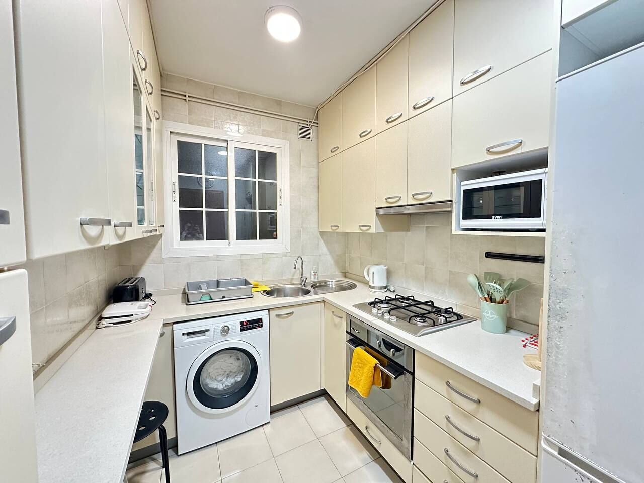 Tủ lạnh, lò vi sóng, bếp nấu, lò nướng bánh mì 