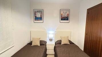 Iron/ironing board, free WiFi, bed sheets