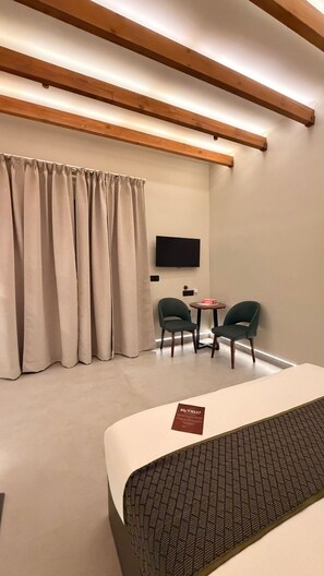 In-room safe, desk, laptop workspace, blackout drapes - KUTIR 27 (Agra)