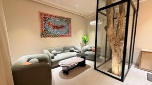 Interior - KUTIR 27 (Agra)