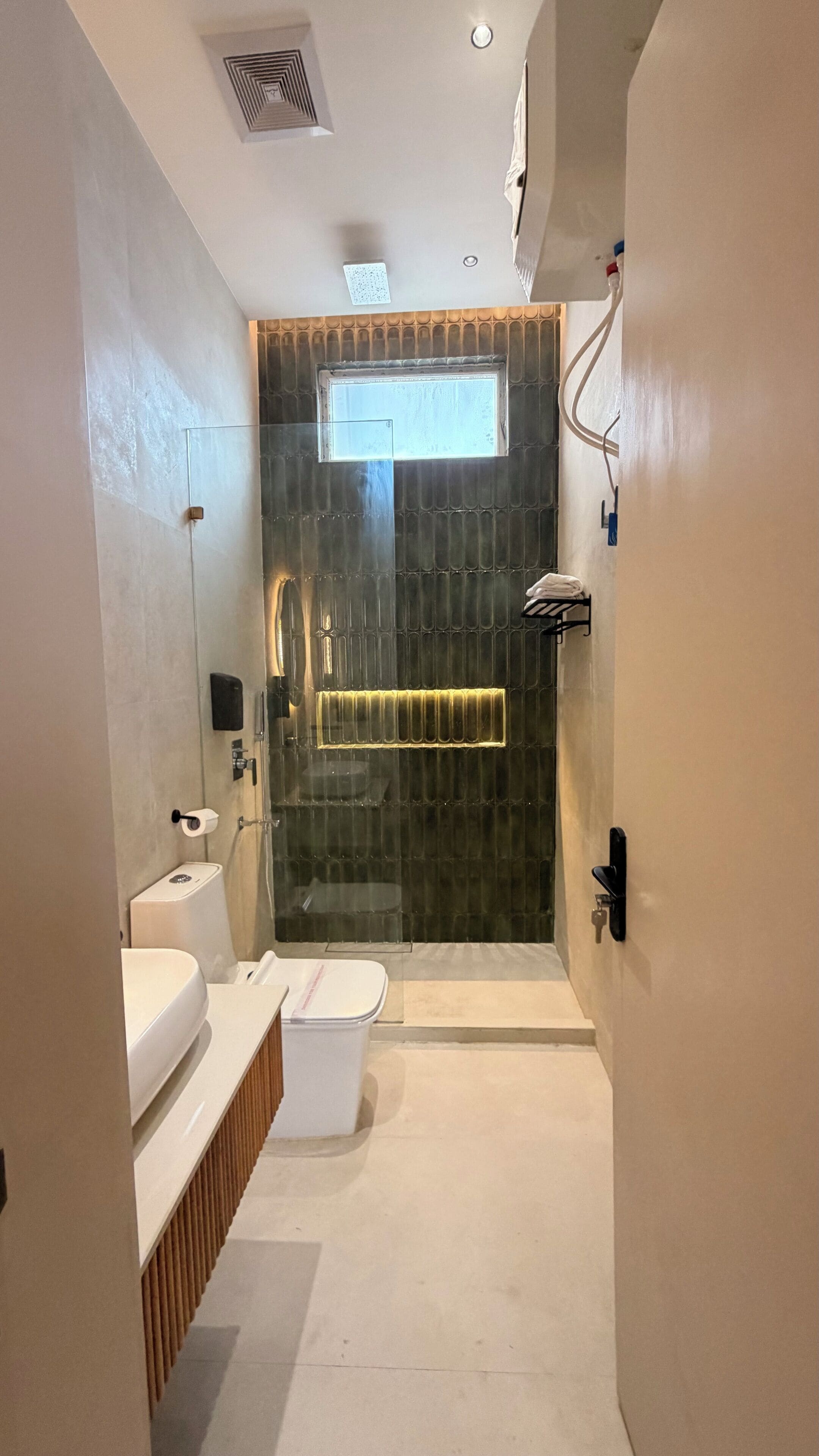 Luxury Double Room | Bathroom | Shower, hair dryer, slippers, towels