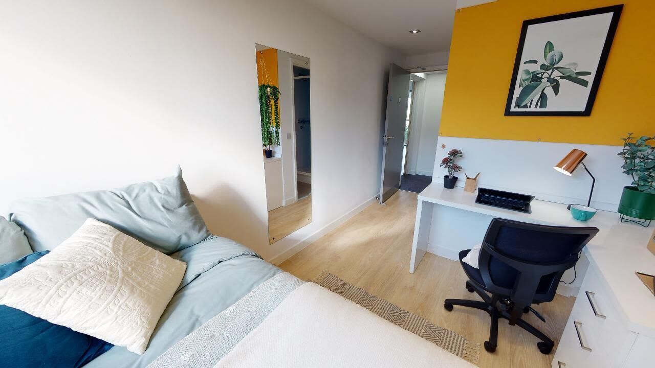 Blackout curtains, free WiFi