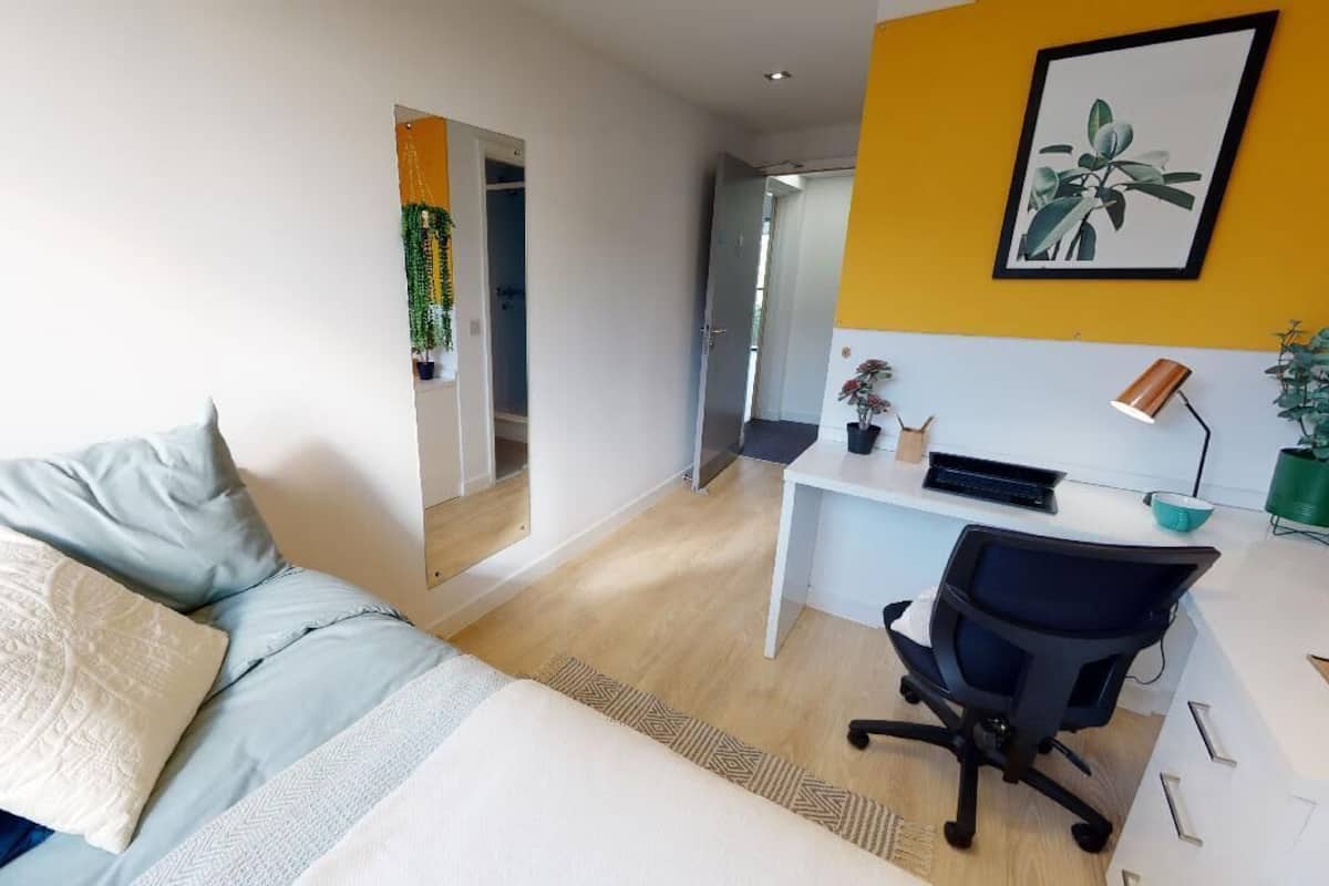 Single Room, Non Smoking | Blackout drapes, free WiFi