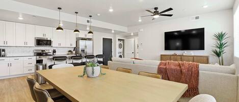Condo, Multiple Beds, Kitchen, Mountain View (Sand Yeti) | Interior