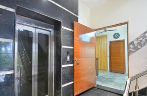 Interior - Hotel The Param Continental (Libaspur, Siraspur)