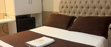 Comfort Double Room | Desk, laptop workspace, iron/ironing board, free WiFi