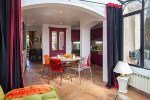 Dining - Sublime house with large garden & swimming pool - 8 pers (Marseille)