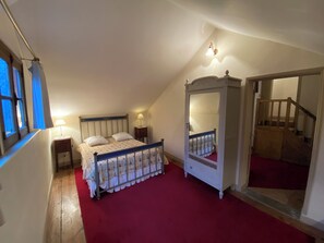 Bed sheets - Vrbo Property (La Ferté-Saint-Aubin)