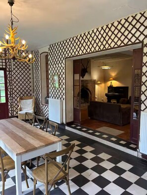 Dining - Vrbo Property (La Ferté-Saint-Aubin)