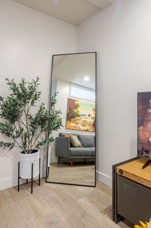 Interior - The Uptown Retreat|Stylish 3BR in NDG (Montreal)