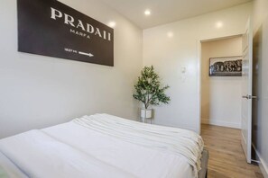 3 habitaciones, tabla de planchar con plancha, wifi y ropa de cama 
