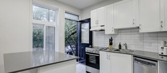 2BR Escape | Sleek Stay in Westmount MTL