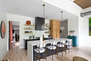 Fridge, microwave, oven, stovetop - The Grand 6 | Rooftop Terrace | Beltline (Atlanta)