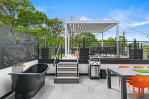 Outdoor dining - The Grand 6 | Rooftop Terrace | Beltline (Atlanta)