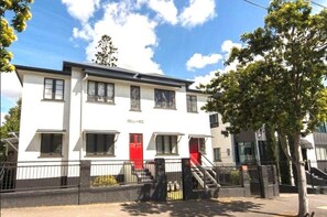 Exterior - Affordable house, walk to South Bank, CBD & transport (South Brisbane)