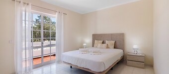 Holiday Home 'Villa Da Praia' with Private Terrace, Wi-Fi & Air Conditioning